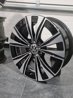 VW Golf , Passat , Tiguan , alu kola R17 5x112 - 4