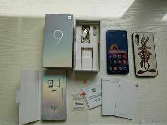 Xiaomi Mi 9 6 / 128 GB Ocean Blue - 4