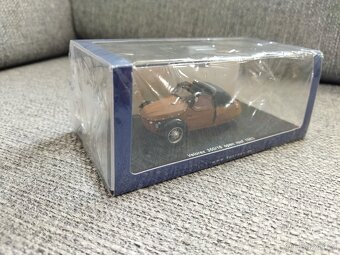 Velorex 350/16 open roof 1:43 limited Spark Foxtoys - 4