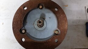 Přírubový motor 690/min - 4
