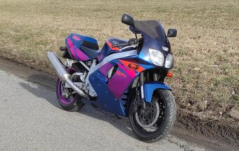 Yamaha YZF 750 R - 4