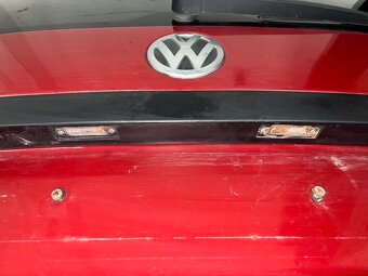 Páté dveře vínová metalíza LA3W VW Caddy 2K r.v. 2008 - 4