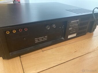 Retro osmdesátkový VHS přehrávač DAEWOO VCR-32DAD - 4
