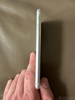 iPhone 8 64Gb Silver - 4