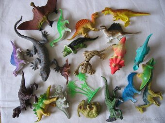 Dinosauři - kniha + 20 figurek - 4