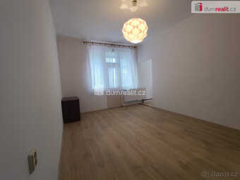 Pronájem bytu 1 + 1, 40 m2, balkon přes 2 místnosti, sklep, - 4