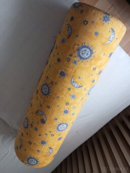 Polštář válec z Ikey - 4