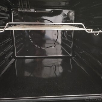 ČERVENÝ sklokeramický sporák Amica - 4