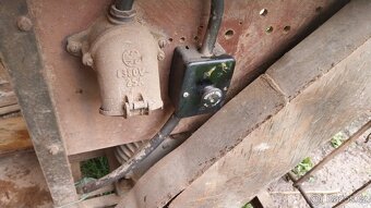 Prodám cirkulárku domácí výroby s kolébkou. - 4