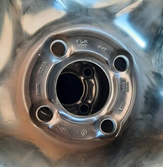 Plechové disky 16” 6 1/2Jx 16H2 a letní pneu 205/60/R16 - 4