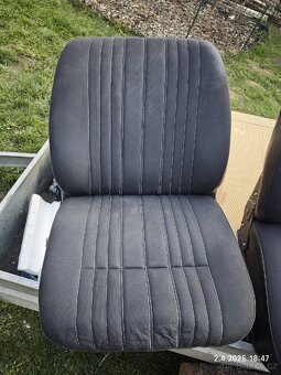 Přední sedadla Škoda 105 - 4