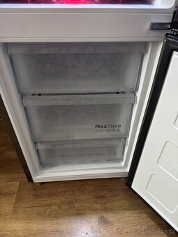 Chladnička s mrazničkou Beko Beyond B5RCNA365HG šedá - 4