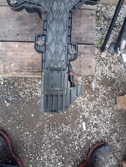 PEUGEOT 4007,  C-CROSSER 2,2HDI 4HN  NÁDRŽKA NA ADITIVA - 4