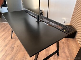 Prodám herní stůl IKEA - 4