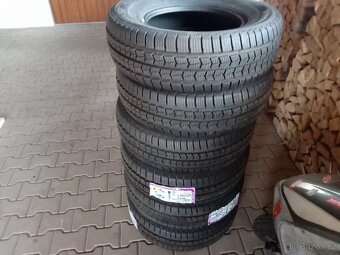 215/70/15C - 4