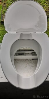 Vyvýšené sedací prkénko na WC - 4
