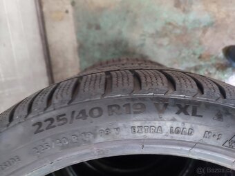 225/40/19 93V ZIMNÍ CONTINENTAL 4X DOT 4218 - 4