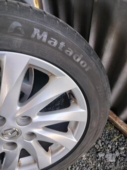 4ks alu disky orig. Mazda 5x114,3 R17 pneu 215/55 5mm - 4