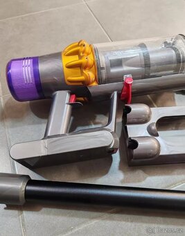 Prodám Dyson V15 - 4