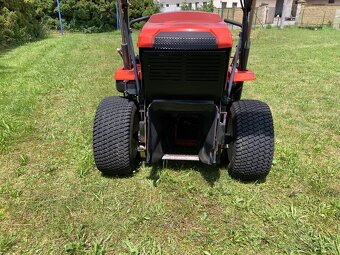 Zahradní traktor Kubota GZD 21 HD Zero Turn - 4
