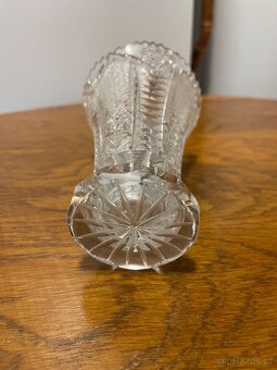 Broušená skleněná vázička - 4