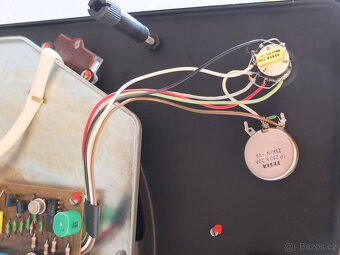 LENCO L75/200 gramofonové šasí--TESLA NZC 300 - 4