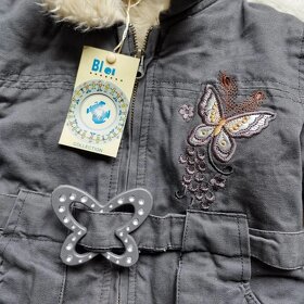 Dětská dívčí zimní bunda s kožíškem a páskem s motýlky - 4