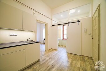 Pronájem cihlového bytu 2+1, 64m² v centru Uh. Hradiště - 4