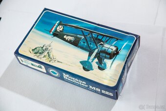 spousta modelů letadel v měřítku 1/72 - 4
