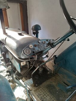 Traktor Zetor 25A - 4