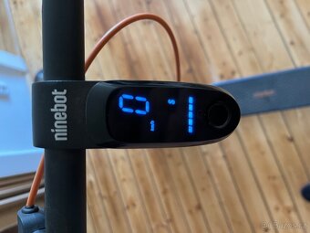 Elektrokoloběžka Ninebot F2 Pro - 4