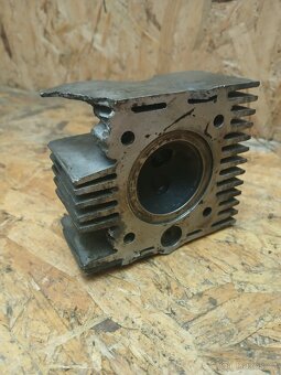 Babetta 207 hlava válce s dekompresorem - 4