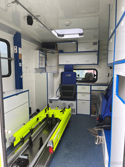 VW Transporter sanitní vozidlo - po dopravní nehodě - 4