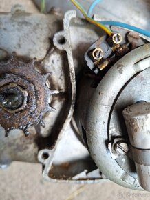 Jawa 50 - 550 Pařez kompletní motor s levým karburátorem - 4