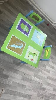 Dětský stolek a 2 židle - 4