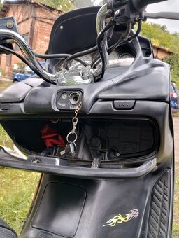 Suzuki Burgman 400 - 4