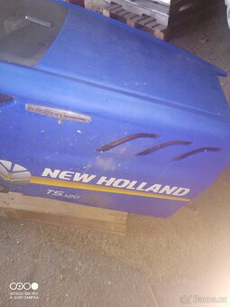 Prodám kapotu na New Holland T5 r.v.2020 - 4