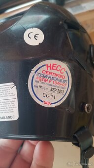 Cyklistická a hokejová přilba/helma - dětská - 4