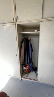 Dvě velké skříně s nástavci - 4