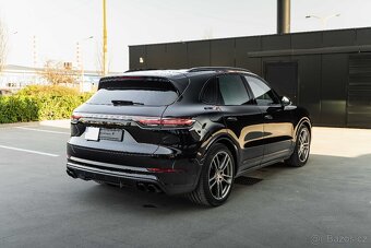 Predám Porsche Cayenne Turbo 4x4 A/T - 4