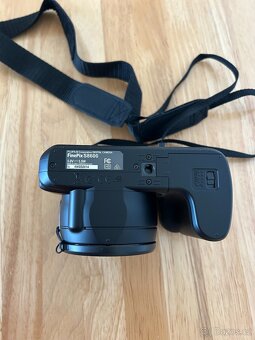 FUJIFILM FinePix S8600 - 4