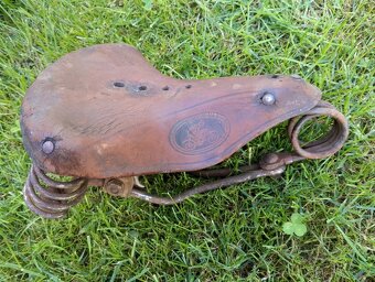 Staré kožené sedla - 4