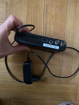 Anténa A/NEBO set-top box v dobrém stavu - 4