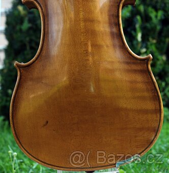 Staré housle s silným zvukem - 4