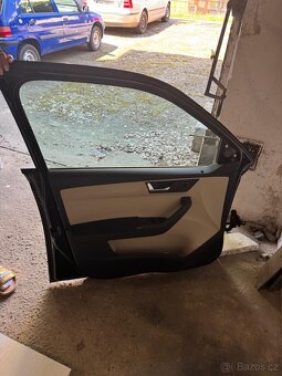 Prodám levé přední a pravé zadní dveře Fabia3 combi - 4