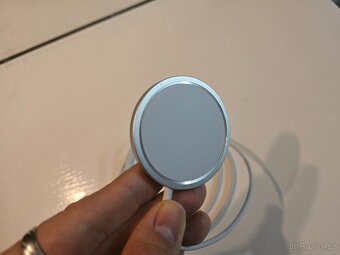 Bezdrátová nabíječka Apple rychlým nabíjením USB-C a magnet - 4