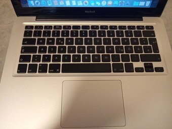 Apple MacBook (13-inch, Late 2008) 2 GB Ram, 120 GB SSD - 4