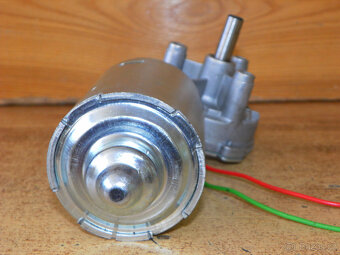 Elektromotor s převodovkou DEWERT 24 VDC, 33 ot./min. 330 W - 4