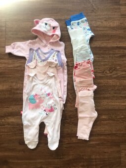 Prodám sadu oblečení 49 ks pro holčičku, velikost 50-56 - 4