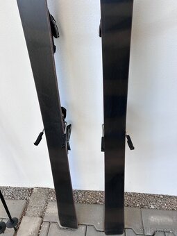 Pánské lyže značky Salamon, lyžáky, hůlky, přilba - 4